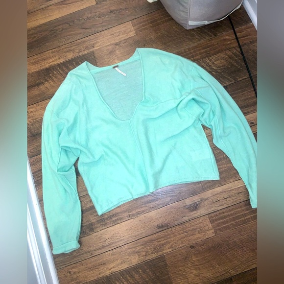 FREE PEOPLE fall  SOLITAIRE CASHMERE V NECK PULLOVER boho green soft sweater - Picture 2 of 5